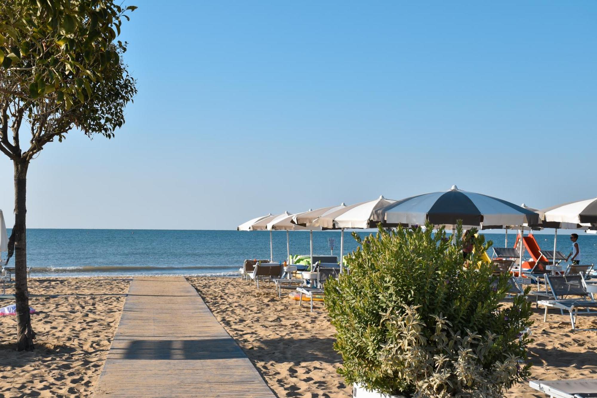 Aparthotel Pineda Bibione Kültér fotó
