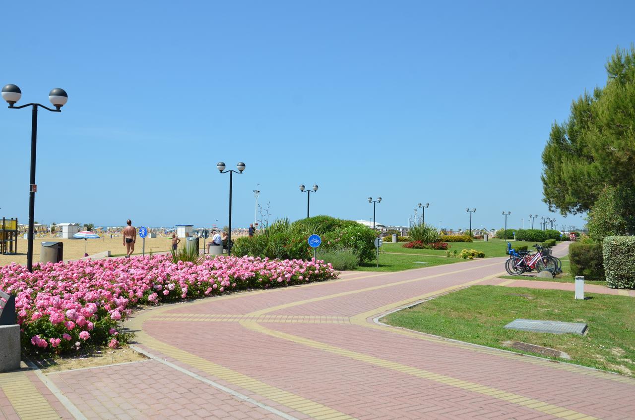 Aparthotel Pineda Bibione Kültér fotó